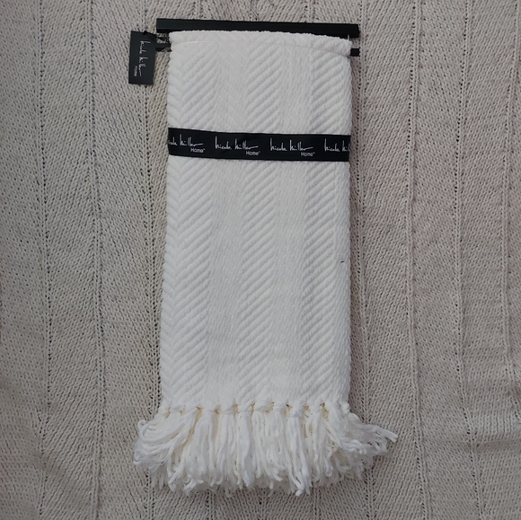 NICOLE MILLER New Knit Chevron Throw - Picture 4 of 5